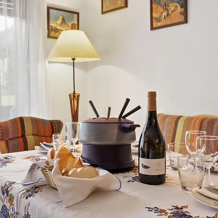 A-1 By Interhome شقة